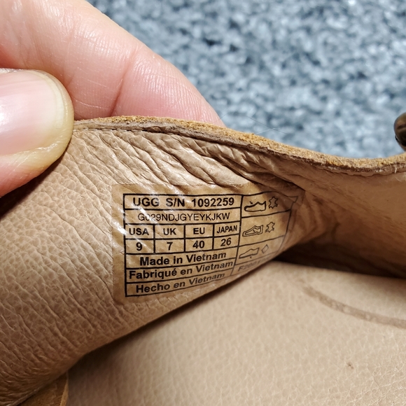 UGG - Picture 7 of 8